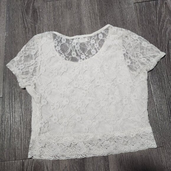 Coquette short-sleeved white lace crop top with a sheer back - Picture 10 of 13